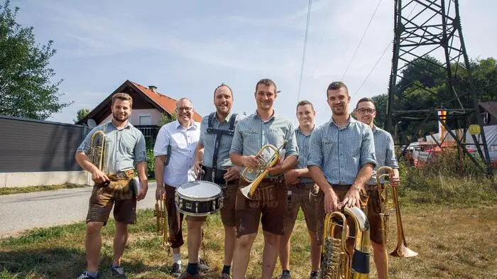 Die „Bergler Musi“ sorgte beim Frühschoppen für beste Stimmung