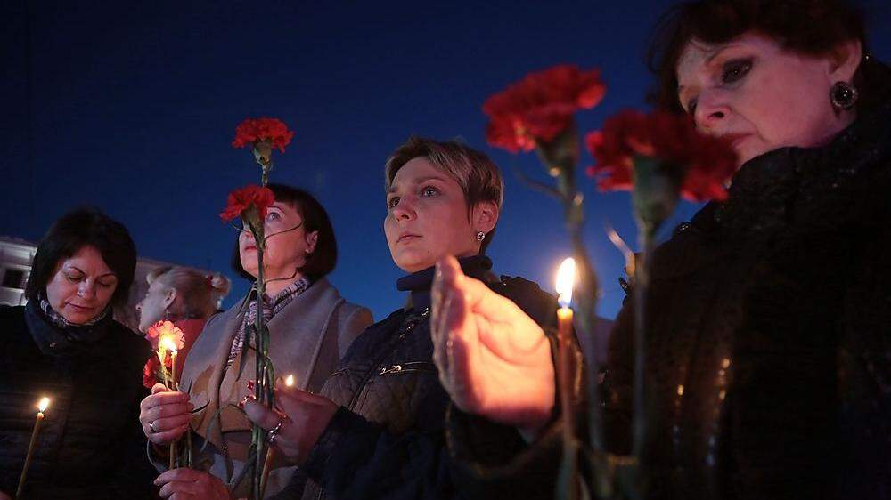 Bürger in St. Petersburg gedenken der Opfer