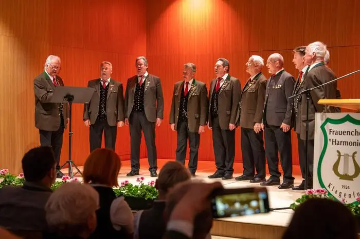 Als Gastchor erfreute der MGV Landskron unter der Leitung von Hannes Mikl-Petschnig mit seinen singstarken Männern das Publikum.