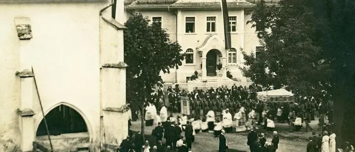 11. Juni 1914: die Fronleichnamsprozession bei der Michaelskirche und der Unteren Dapra-Villa
