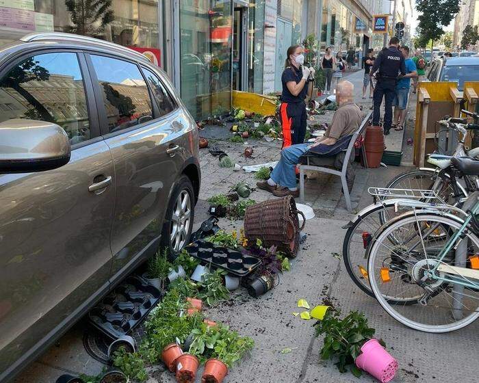 Eine Fußgängerin wurde verletzt, weitere Passanten konnten gerade noch rechtzeitig ausweichen