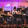 HK Gruber und das ORF Radio-Symphonieorchester in Villach, als Solistin Sharom Kom