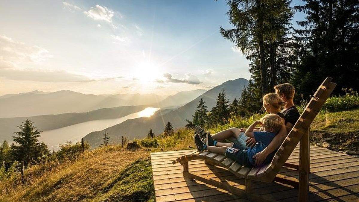 Rund um den Millstätter See bieten sich schon zahlreiche, schneefreie Wandermöglichkeiten - so wie der Slow Trail am Südufer von Seeboden bis zum Wallreitereck