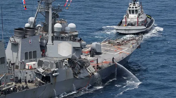 Mehrere Seeleute der "USS Fitzgerald" wurden am frühen Samstagmorgen verletzt, darunter der Kommandant, wie die US-Marine mitteilte.
