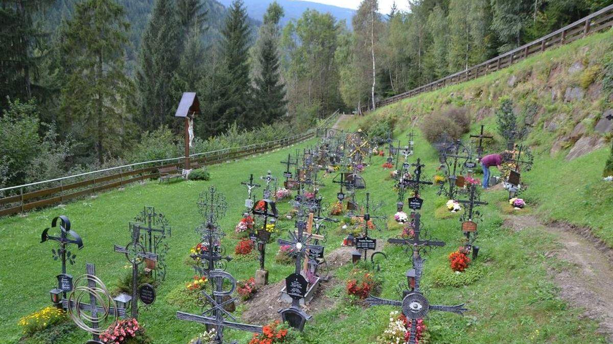 Unter anderem zeichnet sich der Festenburger Friedhof durch eine große Artenvielfalt und Mülltrennung aus