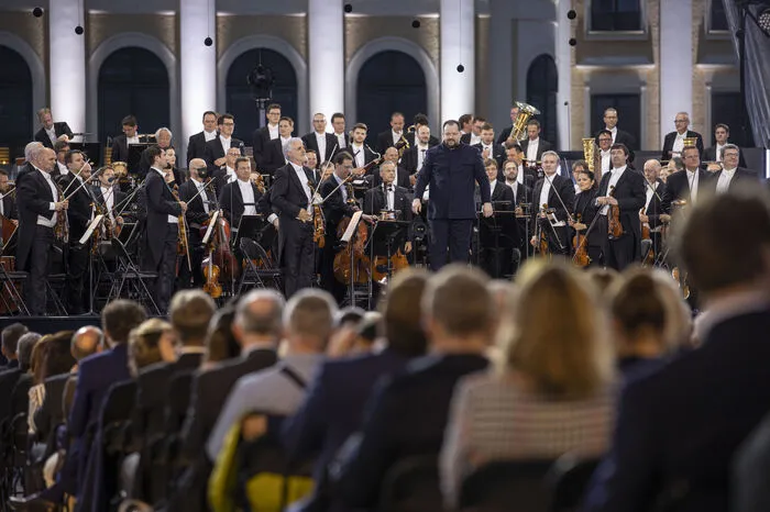 Die Wiener Philharmoniker spielten ein mollig-melancholisches Konzert.