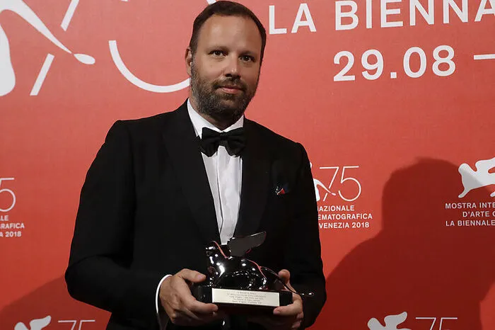 Der zweitwichtigste Preis des Festivals, der Große Preis der Jury, ging an "The Favourite". Der Grieche Yorgos Lanthimos erzählt darin von den Intrigen am Hof der britischen Queen Anne.