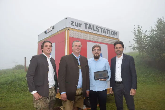 Lange wurde nach einem Investor gesucht, mit dem Liebenfelser Unternehmer Andreas Kogler (Zweiter von links) wurde er gefunden. Er hat im vergangenen Frühjahr 120 Hektar Grund auf der Simonhöhe erworben – und er hat große Pläne.