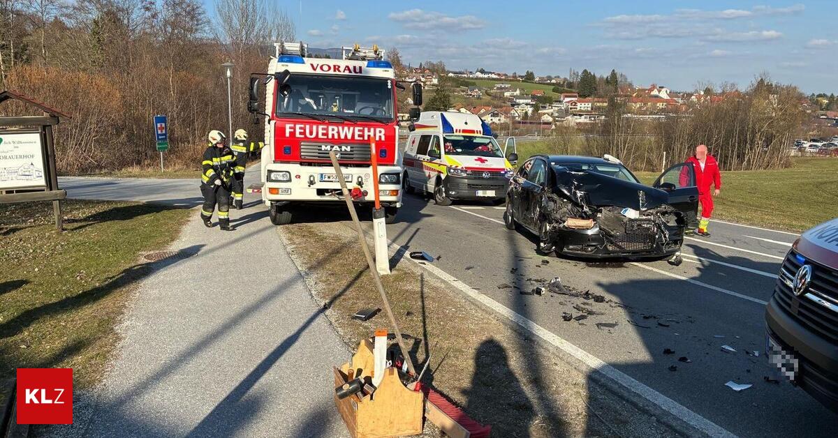 Nach-Ausfahrt-aus-Bauhof-Pkw-st-t-mit-Traktor-zusammen
