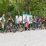 Vertreter der Stadt Bruck und des Tourismusverbandes mit Mountainbikebegeisterten bei der Eröffnung der Strecken im Weitental