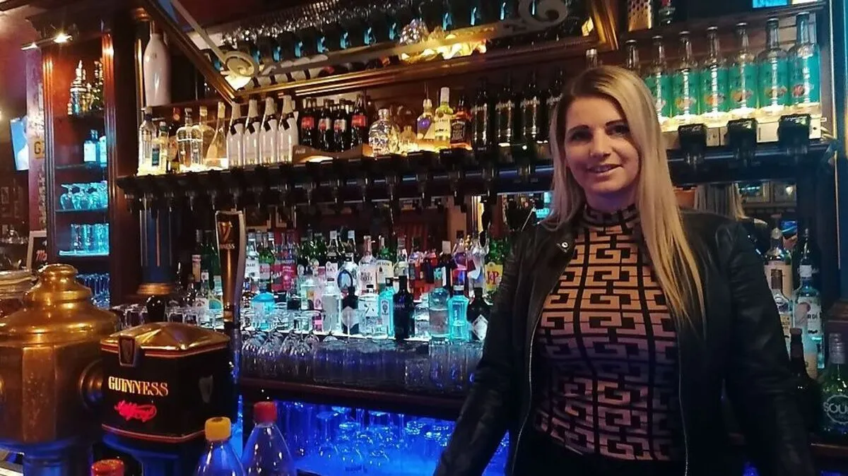 Sabine Dengg, Inhaberin des Victoria in Gratkorn, schenkt oft selbst aus