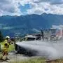 Das Fahrzeug brante völlig aus, ein Waldbrand konnte aber verhindert werden