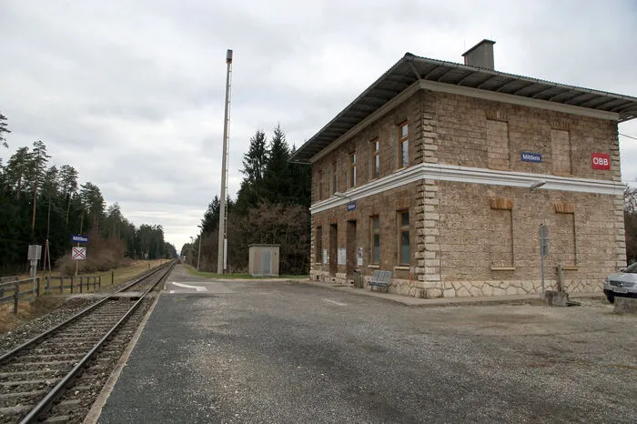Rund zwei Straßenkilometer entfernt wird die neue Bahnhaltestelle sein.