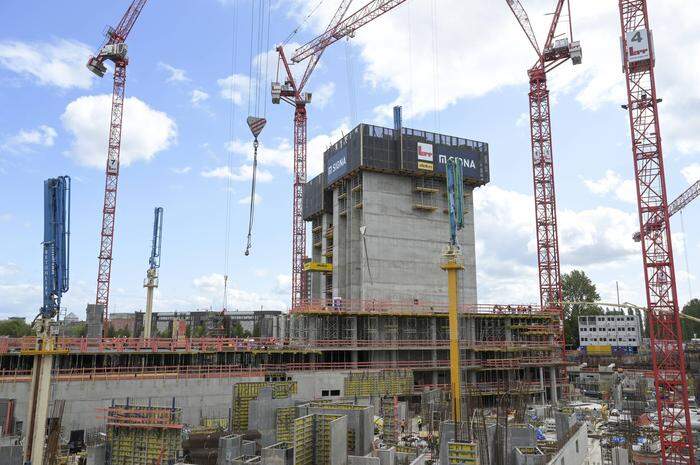 Der Elbtower soll mit geplanten 64 Stockwerken das größte Hochhaus Hamburgs werden, finanziert und realisiert werden soll das rund 950 Mio. Euro teure Bauvorhaben durch die Signa Prime Selection AG