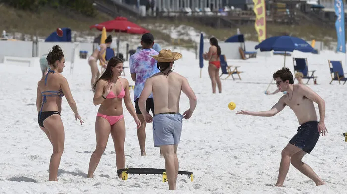 Als "Spring Break" werden an den US-Hochschulen die meist ein- oder zweiwöchigen Ferien bezeichnet, die je nach Region in den Zeitraum von Ende Februar bis Mitte April fallen. 