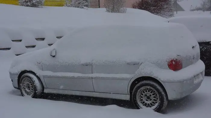 Binnen kurzer Zeit kamen Freitagvormittag im Oberland einige Zentimeter Neuschnee zusammen.
