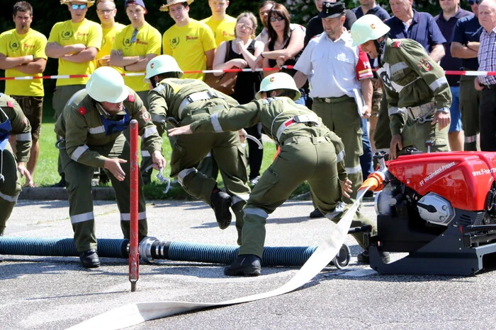 Grund der großen Anzahl von Dutzenden Blauröcken war der Bezirksleistungsbewerb 2018 der Freiwilligen Feuerwehren des Bezirkes St. Veit. 