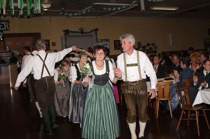 Nach der feierlichen Eröffnung durch den Volkstanzkreis St.Johann ob Hohenburg sorgten Christian Strommer und seine Top 4 mit flotten Klängen für beste Stimmung und rauchende Sohlen.