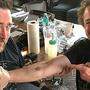 Besitzerstolz: Robert Downey jr. prösentiert sein brandneues &quot;Avengers&quot;-Tattoo