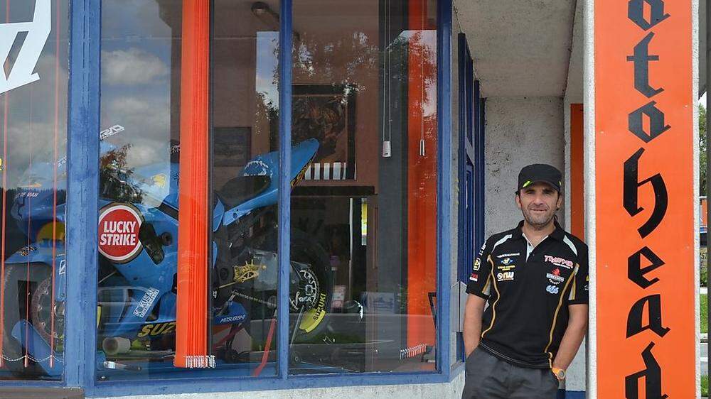 Mario Springer vor seinem neuen Motorrad-Geschäft