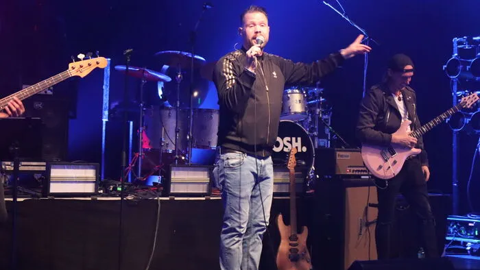 MÖRK - Christoph Murke und Band - sorgten ab 20 Uhr für die passende Konzertstimmung mit den selbst geschriebenen Liedern.