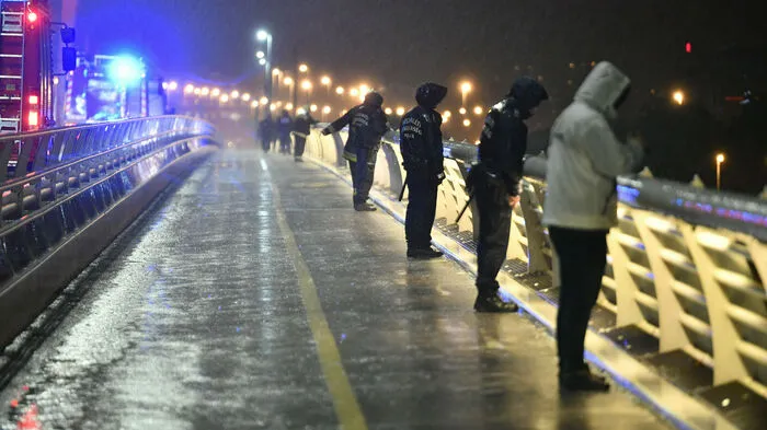 Beim Zusammenstoß zweier Schiffe auf der Donau in Budapest sind am späten Mittwochabend mindestens sieben Menschen ums Leben gekommen.
