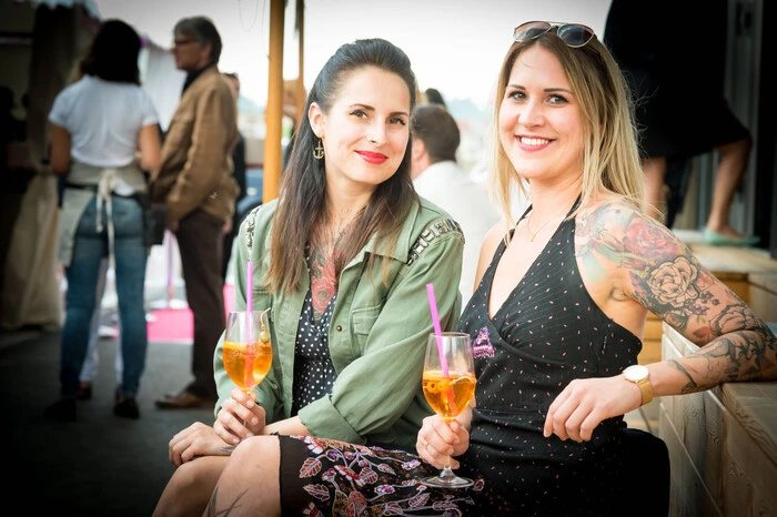 Künstlerinnen Carola und Sabrina Deutsch