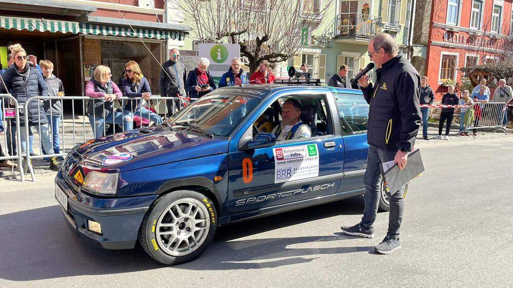 Bürgermeister und Veranstalter Erich Plasch fährt selbst bei der Rallye mit und zeigt sich erleichtert