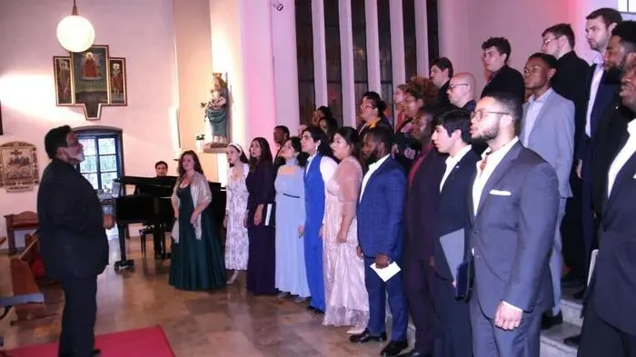 Über Einladung der Familie Friedrich und Eleonora Beaufort-Spontin aus Kainach gastierte auch heuer wieder das „American Institute of Musical Studies (AIMS)“ in der Weststeiermark, diesmal in der St. Barbara-Kirche, der Stadtpfarrkirche von Bärnbach.