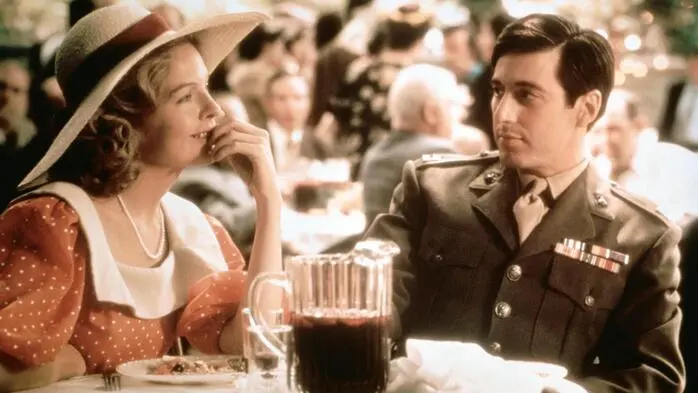Der Pate (1972): Diane Keaton (Kay Adams) und Al Pacino (Michael Corleone) in Francis Ford Coppolas Mafia-Epos „Der Pate“