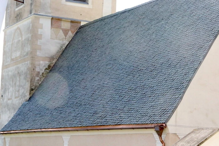 Übrigens: Das Dach der Pfarrkirche wurde zuletzt vor 250 Jahren gedeckt. 