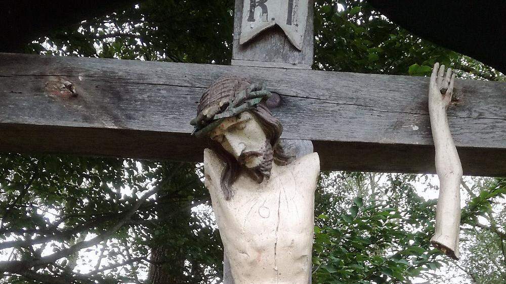 Immer wieder wurden innerhalb des letzten Jahres Christusfiguren heruntergerissen oder zerstört 