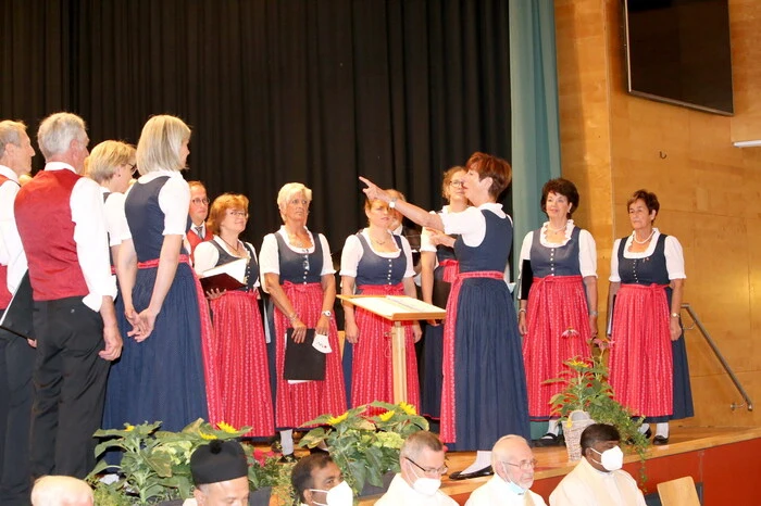 Für die musikalische Umrahmung sorgten der Chor „ars musica“ Althofen ...