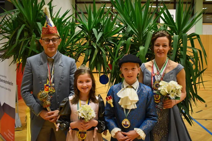 Prinzessin Angela I. und Prinz Peter I. mit dem Kinderprinzenpaar Tina I. und Moritz I.