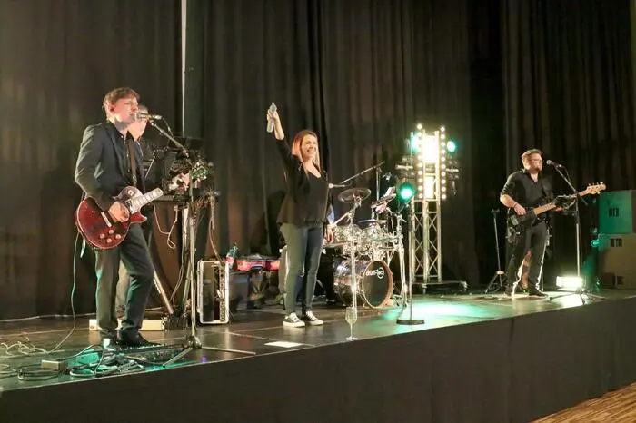 Übrigens: Mit den „Bengels reloaded“ mit Frontfrau Lisa-Marie Bergmeister-Zitter an der Spitze war auch für die optimale Musik gesorgt. 