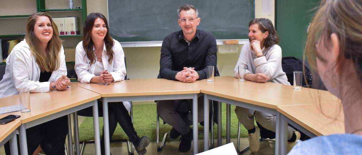 Die Schüler der HAK Fürstenfeld luden zu einer Diskussionsrunde