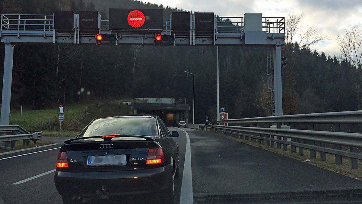 Der Tanzenbergtunnel, wie der Brucker und St. Ruprechter-Tunnel, ist gesperrt