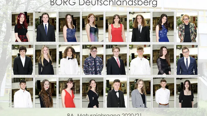 8A-Klasse mit Klassenvorstand Patrick Stelzl des BORG Deutschlandsberg: Ausgezeichneter Erfolg: Philipp Brunner, Lorenz Fürnschuss, Anna Himmelreich, Sarah Maier, Benjamin Truschnegg, Leonardo Zanoff. Guter Erfolg: Julia Brauchart, Lara Hamböck, Raphael Jagersbacher. Bestanden: Julia Adrian, Elena Grubelnik, Julia Hiebler, Paul Kogler, Elisa Krainer, Vanessa Painsi, Linda Uhl, Tobias Ully, Selina Wabnegg.