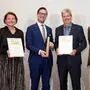 Matthias Walter, Geschäftsführender Kaufmännischer Direktor Stadttheater Klagenfurt (2. v. li.) und (3. v. li.) nahmen den Award für die beste Unternehmens-Partnerschaft entgegen