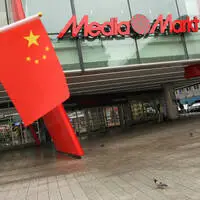 Im abgelaufenen Geschäftsjahr 2025/26 erzielte MediaMarkt mit 56 Standorten hierzulande einen Umsatz von rund 1,3 Milliarden Euro und beschäftigte rund 2400 Mitarbeiterinnen und Mitarbeiter.