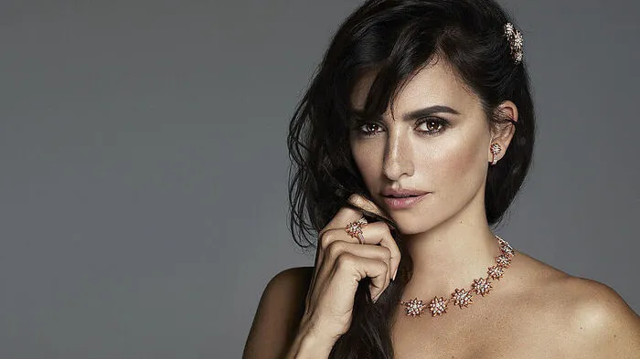 Weltstar Penélope Cruz präsentiert die neue Kollektion von Swarovski – schlicht betörend