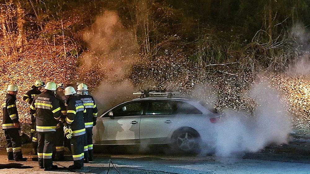 Kameraden der Feuerwehren Köttmannsdorf und Kirschentheuer konnten den Brand rasch löschen