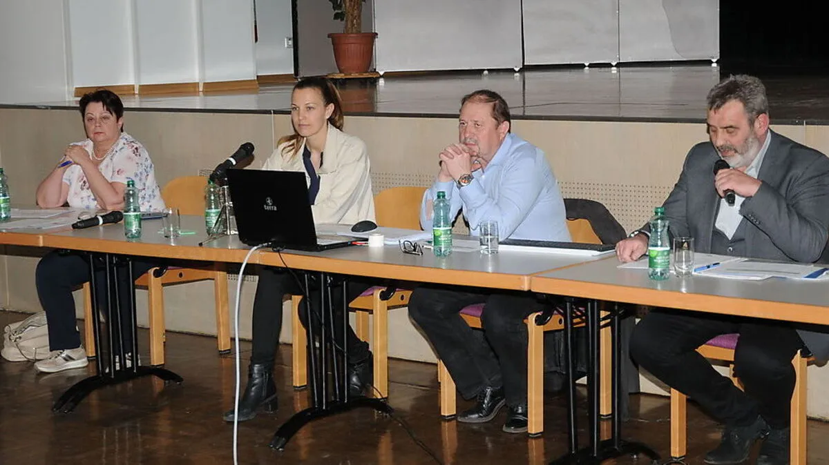 Sozialreferentin Brigitte Wolfger, Angelika Egger (Landentwicklung Steiermark), Helmut Tscharre (Koordinator Gemeinsam stark für Kinder) und Bürgermeister Gernot Lobnig