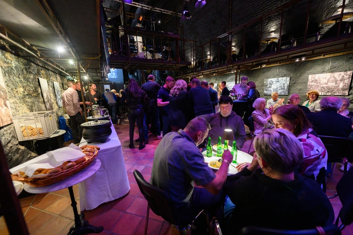 Club 41 Old Table; Charity Event; Suppe mit Mucke; Zwakustik; Josef Malle; Fotograf Thomas Hude; STEP Völkermarkt; Essen; Verkostung; Zur Stub'n; Seerose; Goldener Ochse; Partl