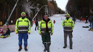 Emmerich Pfeiler, Gottfried Schantl und Jürgen Zöchinger (v. li.) bereiten den Skistart vor