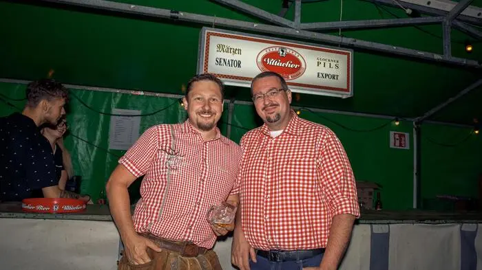 Beste Stimmung im Zeltfest beim 65-jährigen Jubiläum