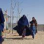 Gestrandete Frauen und Kinder an der Grenze Afghanistans zu Pakistan