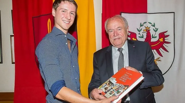 Jungbürger Michael Frotschnig und Bürgermeister Dietmar Zant hielten Ansprachen