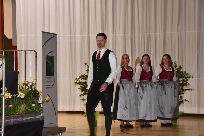 Unter der Leitung des neuen Kapellmeisters Christian Jank aus St. Peter am Kammersberg präsentierten die 52 Musikerinnen und Musiker ein abwechslungsreiches Programm.