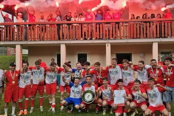 Damit steigt der Traditionsverein in die Unterliga Nord B auf.